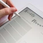 Handgeschreven notities maken op een tablet met stylus