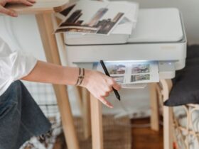 Draadloze printer in een thuiswerkplek