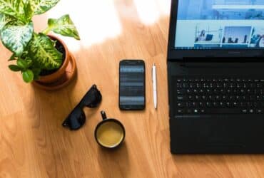 Lenovo tablet op een bureau