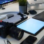 Tablet met toetsenbord op een bureau